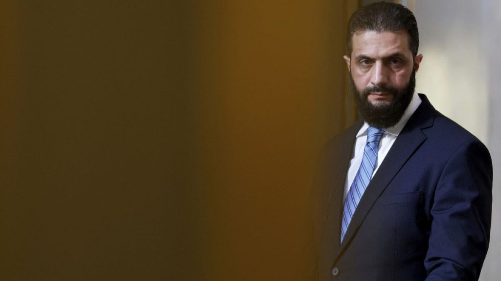 شبح الماضي يلاحقه.. أحمد الشرع يعتذر عن حضور القمة العربية في بغداد