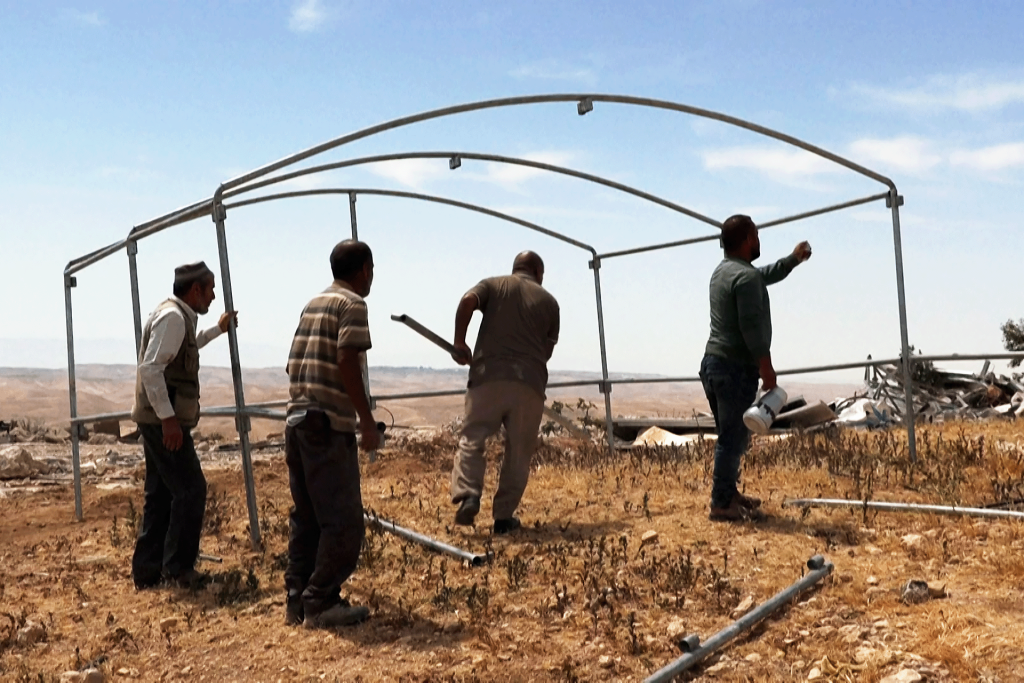 الشرطة الإسرائيلية تعتقل فلسطينيين لأنهم أبلغوا عن اعتداء مستوطنين