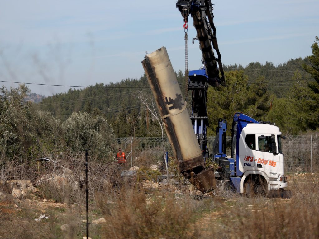 يديعوت أحرونوت: لماذا تشتد هجمات الحوثيين الصاروخية على إسرائيل؟