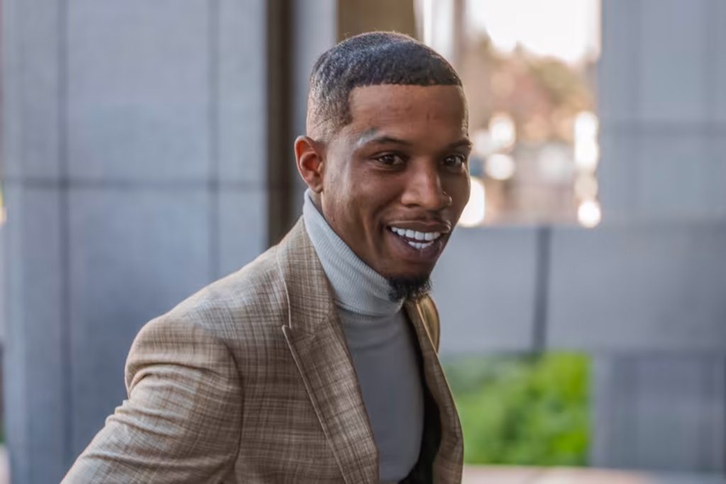 نقل مغني الراب توري لينز للمستشفى بعد تعرضه لاعتداء في السجن