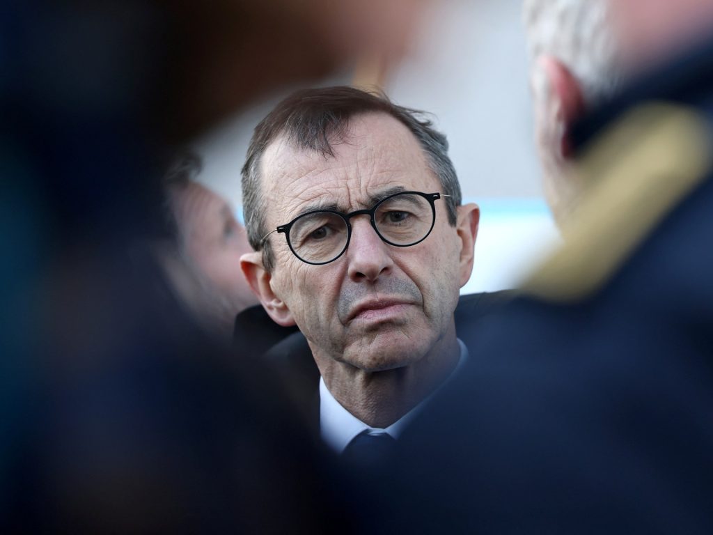 لوفيغارو: هذه خطة وزير الداخلية ضد تغلغل الإخوان المسلمين في فرنسا