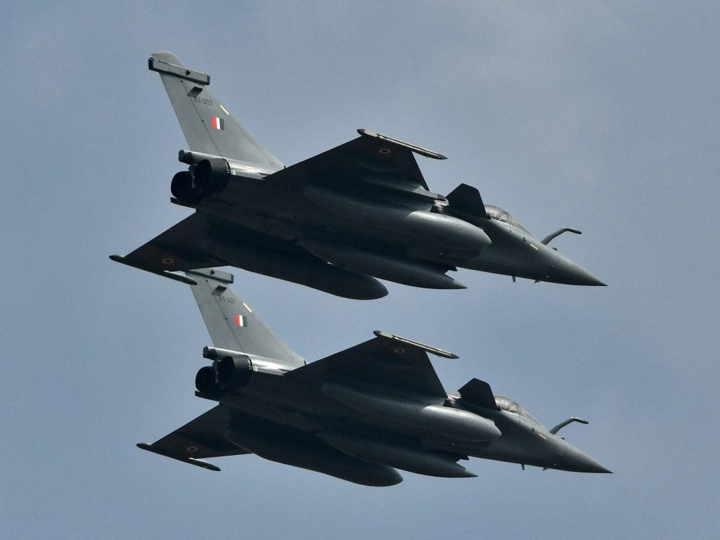 كيف أثر الصراع بين الهند وباكستان على هيبة الصناعة العسكرية الفرنسية؟