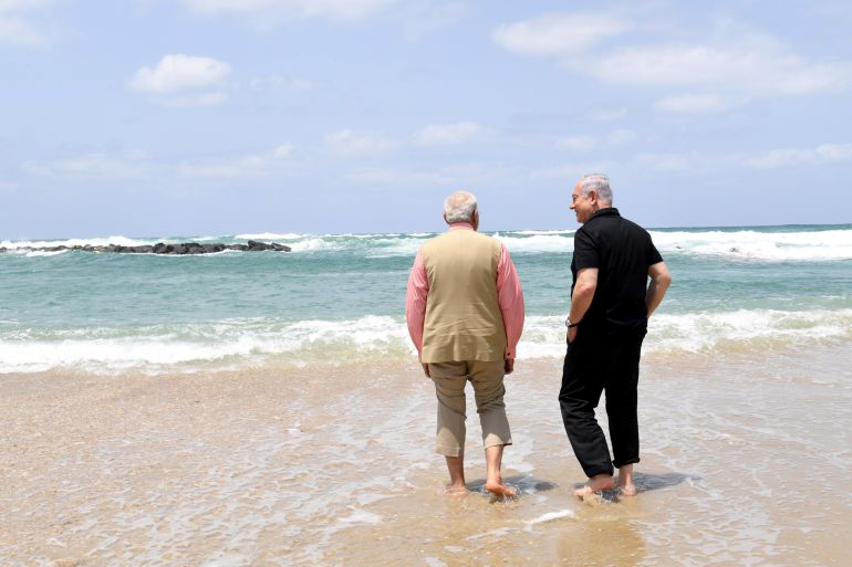 Israel's Prime Minister Benjamin Netanyahu (R) walks with India's Prime Minister Narendra Modi, as they visit Olga Beach and a water desalination unit operated by G.A.L. Water Technologies, near Hadera, Israel July 6, 2017. Kobi Gideon/Courtesy of Government Press Office/GPO/Handout via REUTERS ATTENTION EDITORS - THIS IMAGE HAS BEEN SUPPLIED BY A THIRD PARTY. ISRAEL OUT. *** Local Caption *** ביקור ראש ממשלת הודו נרנדרה מודי ביקור עם ראש הממשלה בנימין נתניהו בחוף אולגה רכב התפלת מים