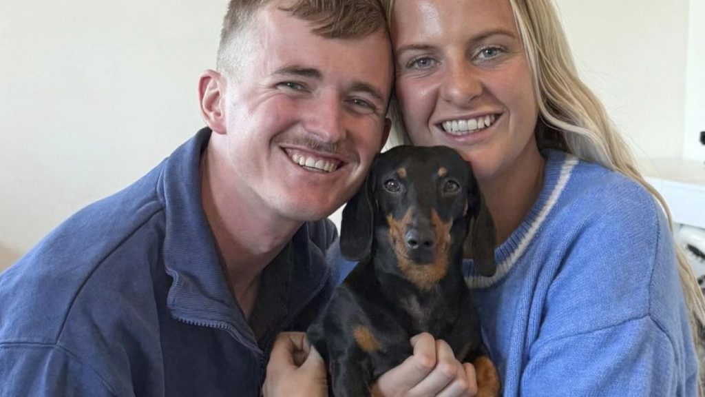 بعد غيابٍ دام 529 يوماً في جزيرة أسترالية.. كلبة تعود إلى حضن صاحبتها رغم الظروف الصعبة