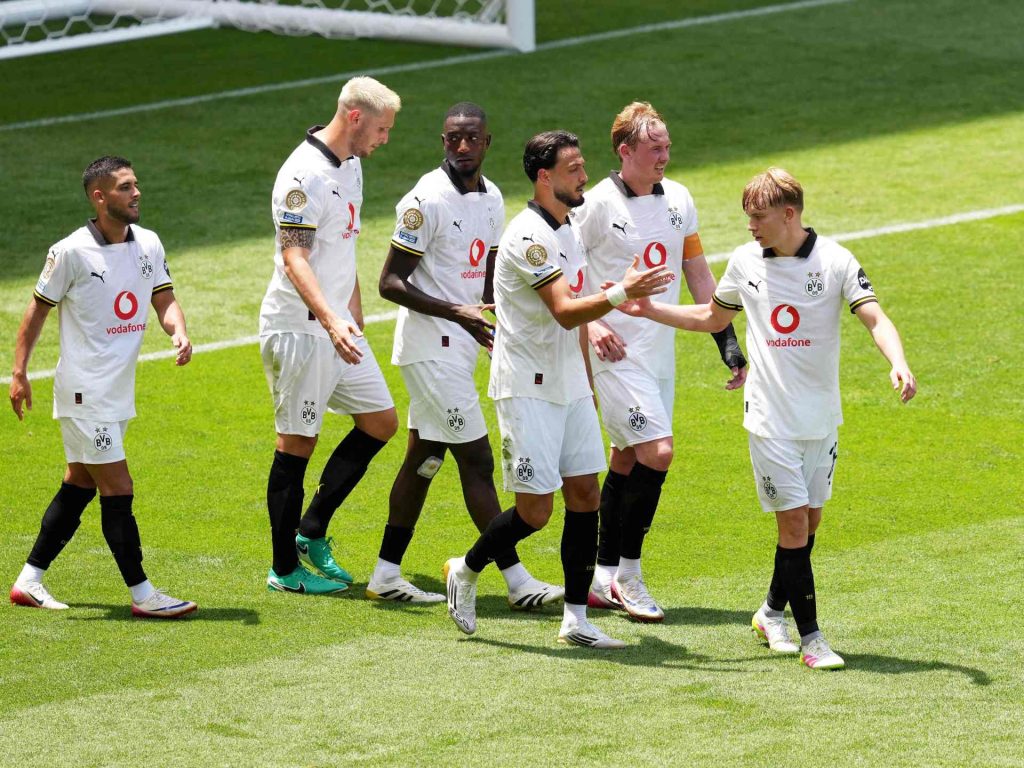 سبب بقاء بدلاء دورتموند في غرفة الملابس أمام صن داونز بكأس العالم للأندية