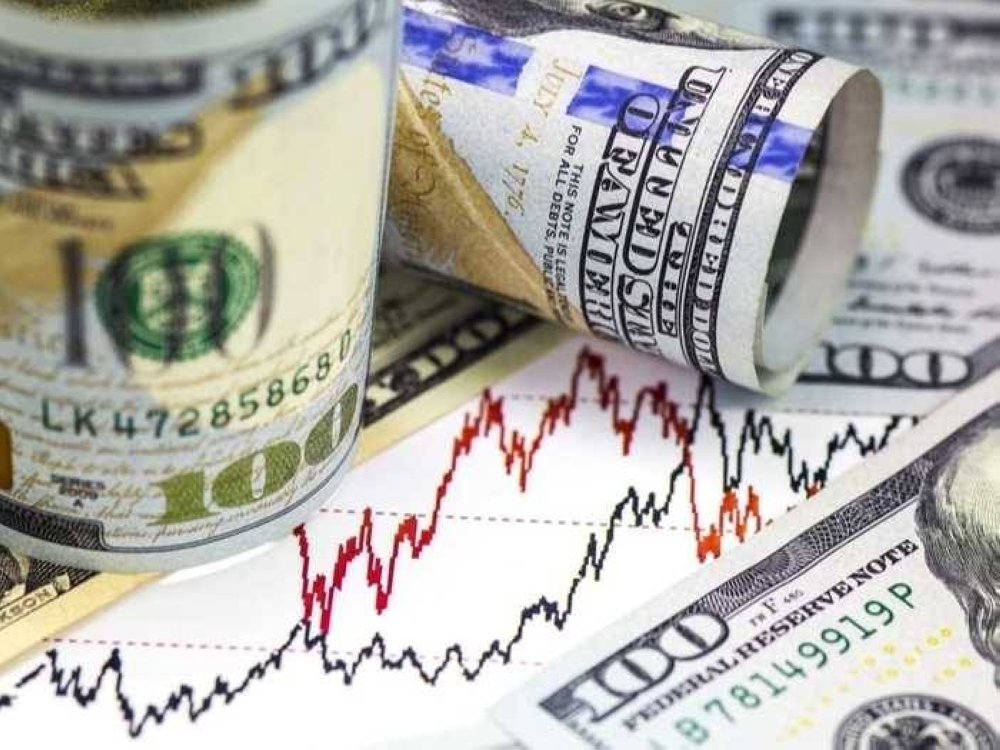 الدولار يتراجع.. وترقّب لاجتماع الفيدرالي