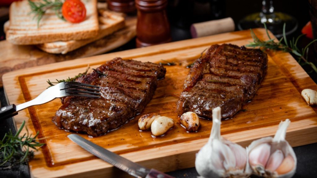 أسرار طهي شريحة الـ”ستيك” على طريقة المطاعم الفاخرة