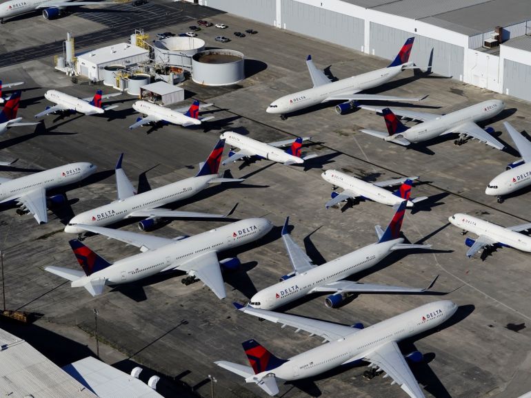 فيروس كورونا أرغم شركات الطيران على وقف كل رحلاتها تقريبا لمدة ثلاثة أشهر حتى الآن ()