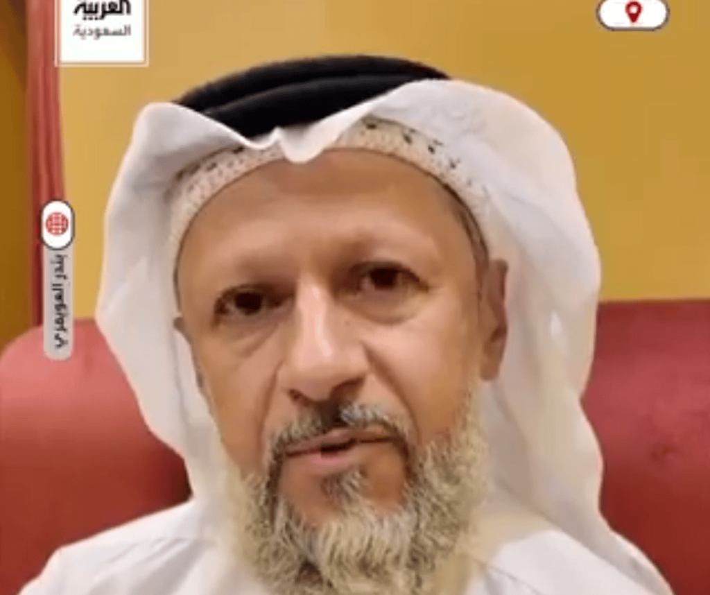 عبدالله المرزوق.. حرفي يروي قصة عمر أمضاه في خياطة البشوت