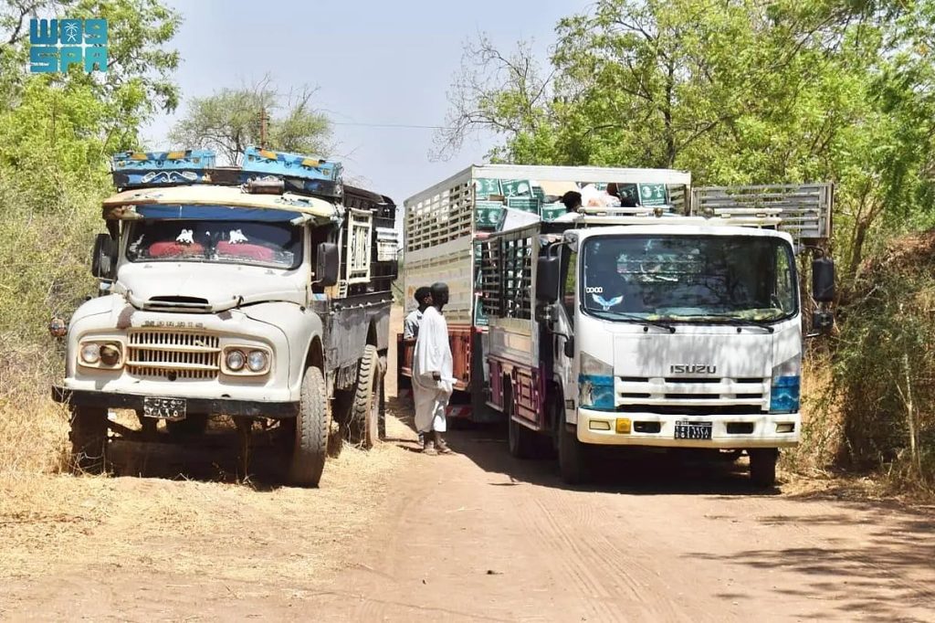"إغاثي الملك سلمان" يوزع مساعدات غذائية في السودان واليمن