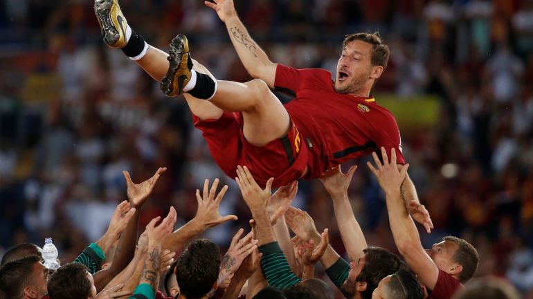 Football Soccer - AS Roma v Genoa - Serie A - Stadio Olimpico, Rome, Italy - 28/5/17 Roma’s Francesco Totti is thrown into the air by team mates after his last game Reuters / Stefano Rellandini