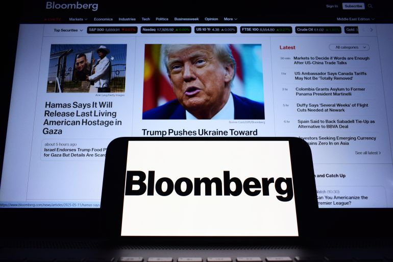 Bloomberg logo stock kép. A Bloomberg L.P. tulajdonában lévő, világszerte forgalmazott televíziós csatorna, amely az üzleti és tőkepiaci programozásra összpontosít. 14.05.2025 New York, Egyesült Államok