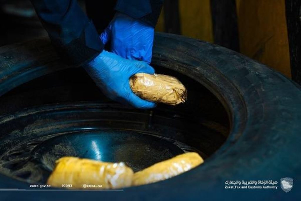 «الجمارك» تُحبط محاولتي تهريب أكثر من 300 ألف حبة كتباجون