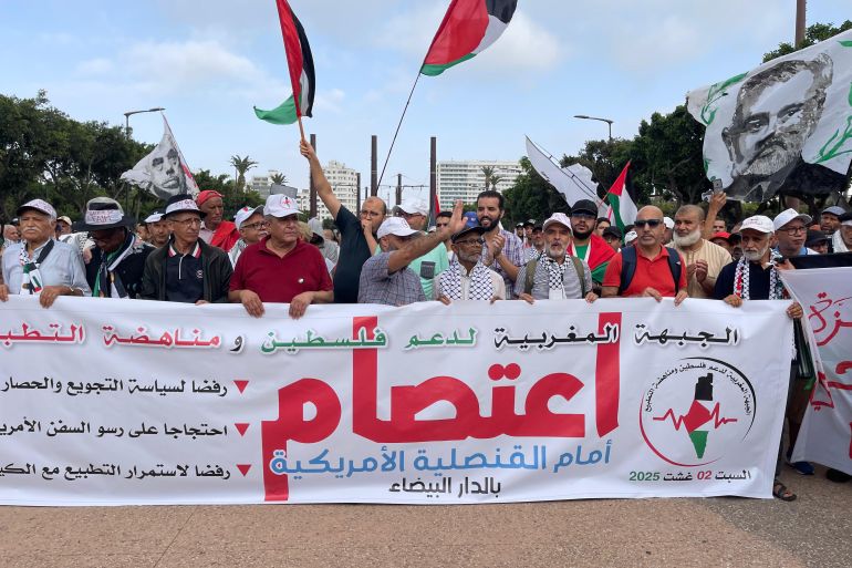 الصورة 9: قيادات سياسية وحقوقية مغربية في اعتصام شعبي أمام القنصلية الأمريكية