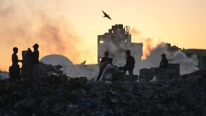 مباشر – هدنة غزة في يومها الـ16.. حماس تؤكد: “مستعدون لتسليم إدارة القطاع والسلاح مرتبط بوجود الاحتلال”