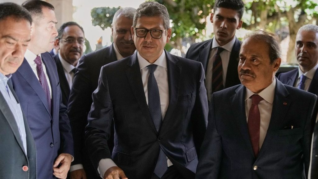 زحمة موفدين في بيروت: مصر تعرض المساعدة لتثبيت الاستقرار فهل تنجح الدبلوماسية بمنع التصعيد؟