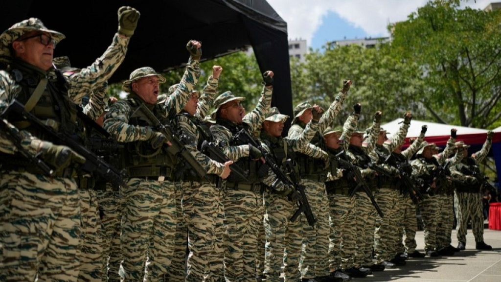 فنزويلا تردّ على التصعيد الأمريكي بحشد عسكري واسع.. هل تقترب لحظة المواجهة؟