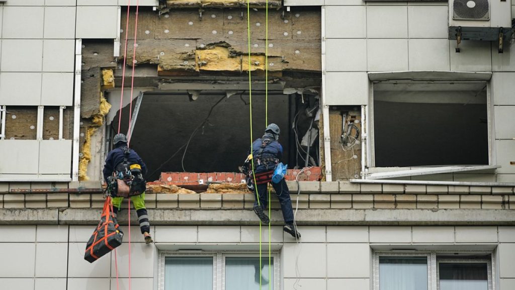 هجوم بطائرة مسيّرة أوكرانية يصيب خمسة أشخاص بينهم طفل قرب موسكو