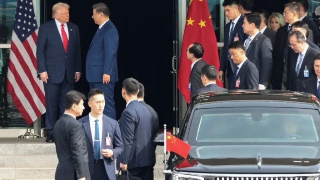 ماذا دار في قمة الـ100 دقيقة بين الرئيسين الأمريكي والصيني؟