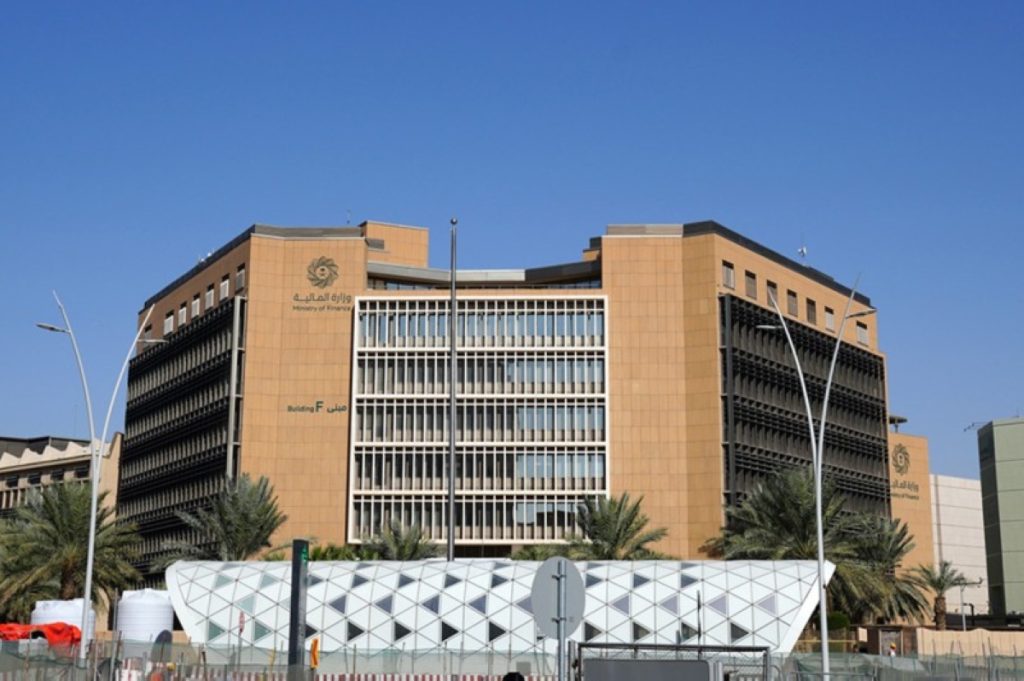 بلغت 383 ملياراً.. 46 % من إيرادات الدولة «غير نفطية»