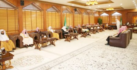 التقى أعضاء الهيئة.. مفتي المملكة: «كبار العلماء» مستمرة في نهجها حسب اختصاصها