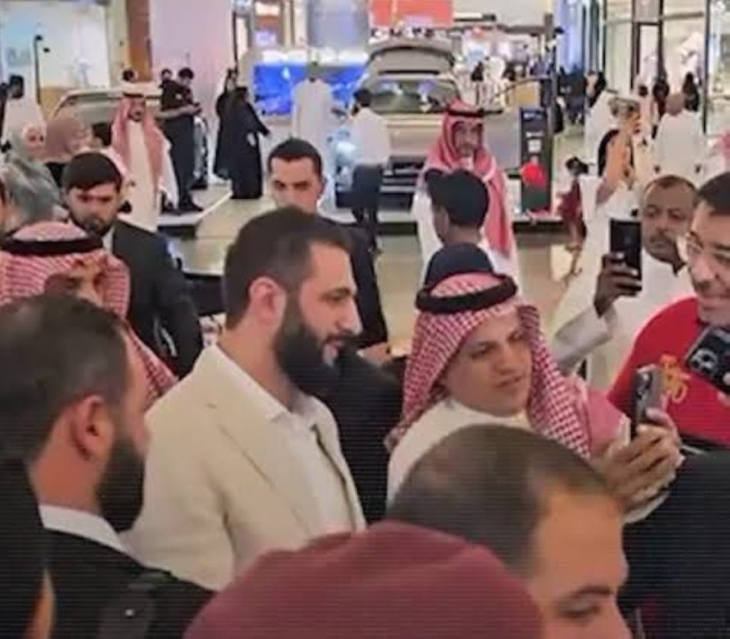 الرئيس السوري أحمد الشرع.. وُلد في «روضة الرياض» وعاد زعيماً