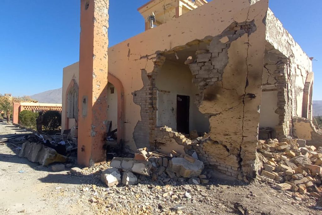 بالصور.. الجزيرة نت ترصد آثار هجوم “كلية وانا” بوزيرستان
