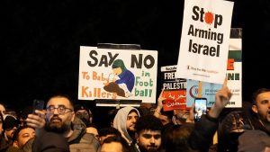 فيديو – قبل مباراة أستون فيلا ومكابي تل أبيب.. الشرطة البريطانية تعتقل 6 أشخاص