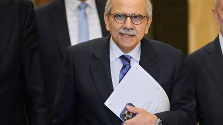 رئيس الحكومة اللبنانية يردّ على حزب الله: قرار الحرب والسلم تُحدّده الدولة وحدها