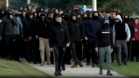 فيديو. اندلاع مواجهات بين الشرطة والمتظاهرين في بامبلونا