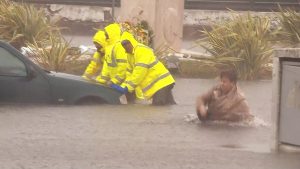 فيديو. العاصفة “كلوديا” تجتاح أوروبا برياح عاتية وتتسبب باضطرابات واسعة النطاق