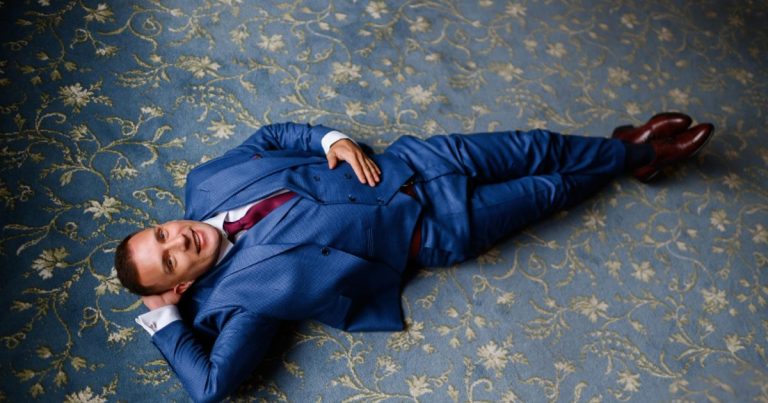 “وقت الأرض”.. صيحة عالمية جديدة لخفض التوتر وتعزيز الصفاء الذهني بالاستلقاء