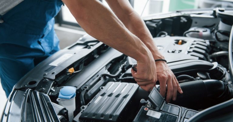 كيف تفحص سيارة كهربائية مستعملة قبل شرائها؟ ما أهم القطع؟