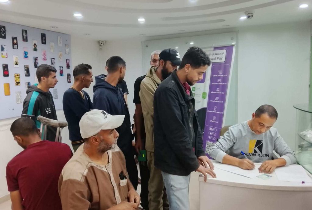 شبكات احتيال رقمية لسلب أموال المواطنين في غزة.. ما الحل؟