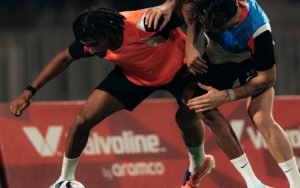 القادسية يتحدى التعاون بتكتيك جديد في مباراة مثيرة