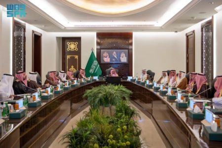 نائب أمير منطقة مكة يرأس اجتماعاً للاطلاع على جهود اللجنة الوطنية للتطوير العقاري