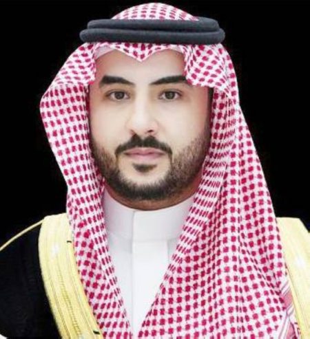 خالد بن سلمان يجتمع مع قادة وزارة الدفاع