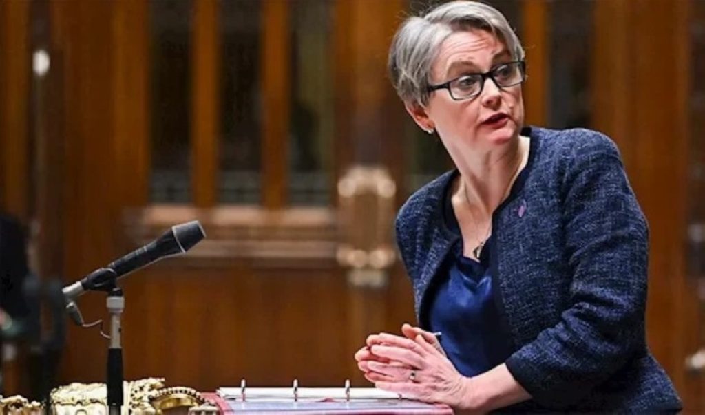 وزيرة الخارجية البريطانية: قدمنا خطة لتفكيك سلاح حماس