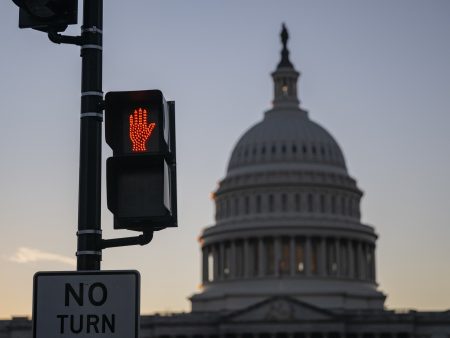 الحكومة الأميركية تفتح لكن الانقسامات قائمة والخسائر كبيرة