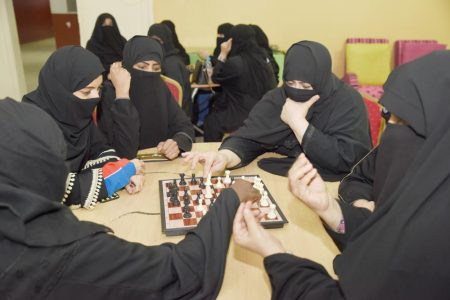 «فاقدات السمع» يدلفن للرياضة من نافذة الشطرنج