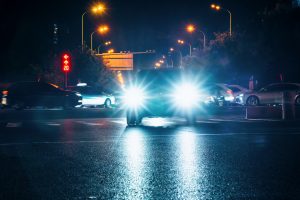 كيف تتعامل مع إبهار المصابيح؟ الخطر الأكثر شيوعا على الطرق في الخريف والشتاء