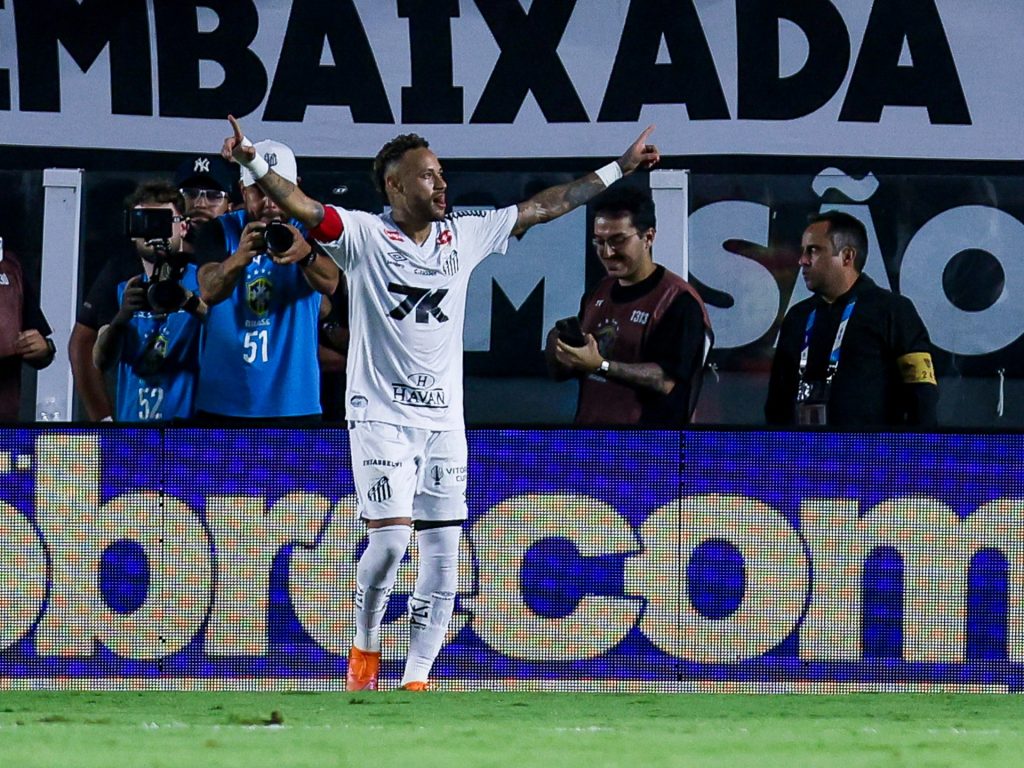 نيمار يتجاهل نصائح الأطباء ويقود سانتوس لفوز ثمين بالدوري البرازيلي