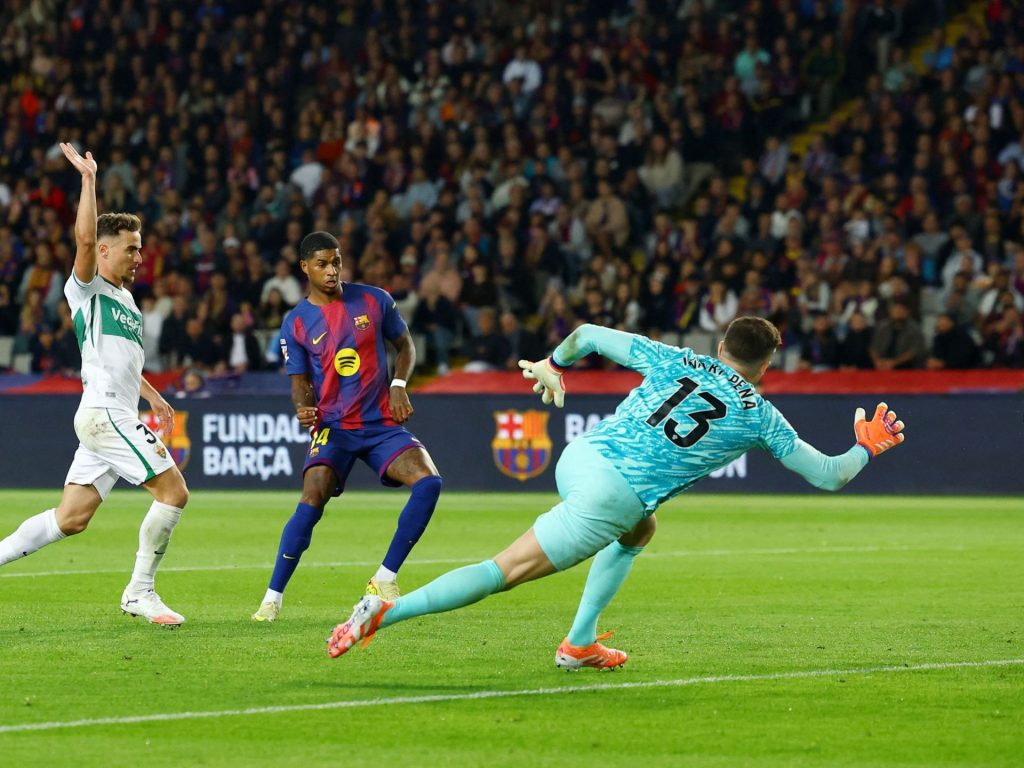 لعنة غريبة تصيب برشلونة منذ بداية الموسم الحالي