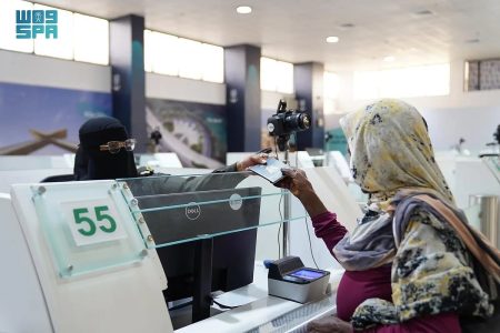 جوازات ميناء جدة الإسلامي تواصل الجهود في خدمة ضيوف الرحمن القادمين لأداء العمرة