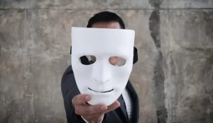 استشاري يوضح أسباب الانجذاب لمتقني التمثيل