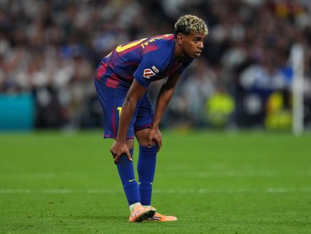 هل عانى لامين جمال من إعاقة جسدية في طفولته؟