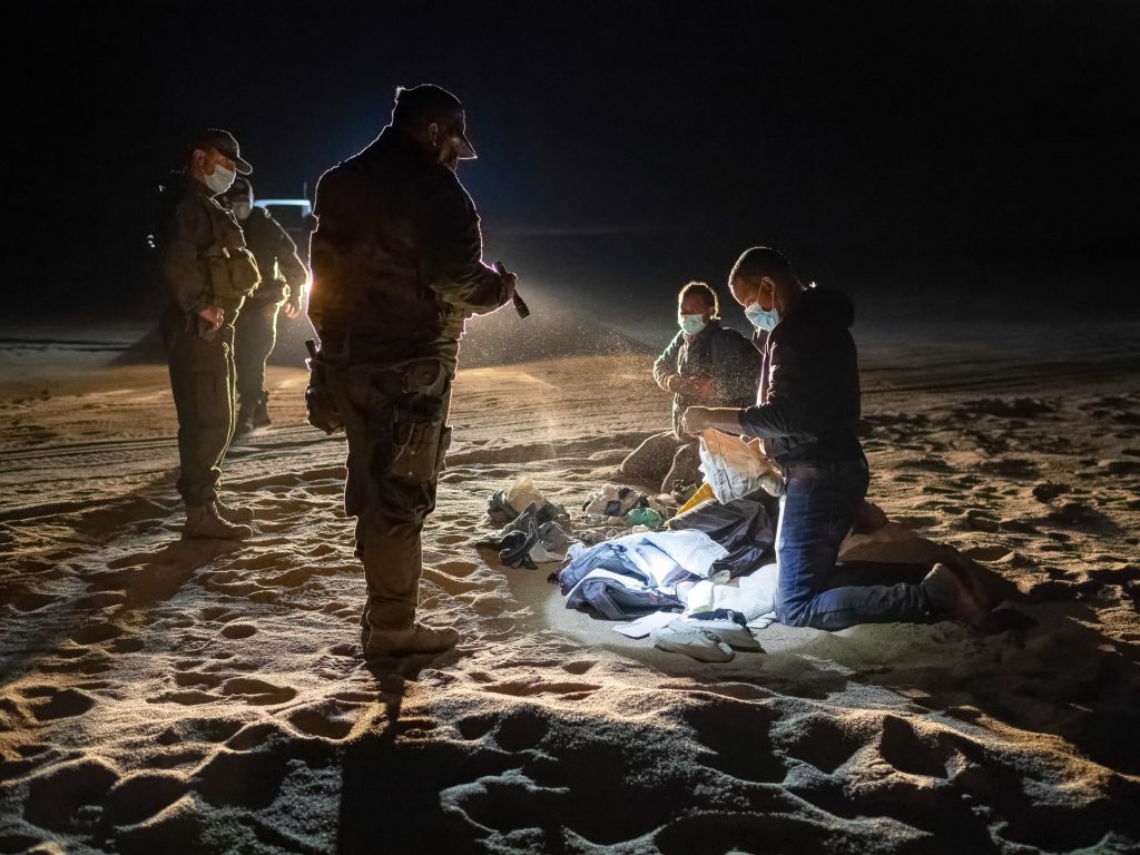 بيرو تعلن حالة الطوارئ خشية تدفّق مهاجرين من تشيلي