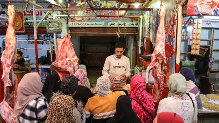 الوقود يدفع التضخم في مصر إلى الارتفاع خلال أكتوبر