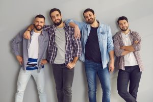 “إنّما يُجنى الهدى من صُحبة الخِلّ الأمين”.. الصداقة الافتراضية بين الوهم والحقيقة!