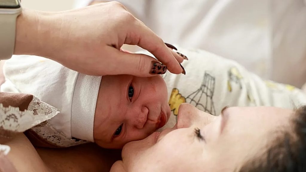 مبادرة غير مألوفة.. بلدية في فرنسا تعرض ألف يورو لكل ولادة